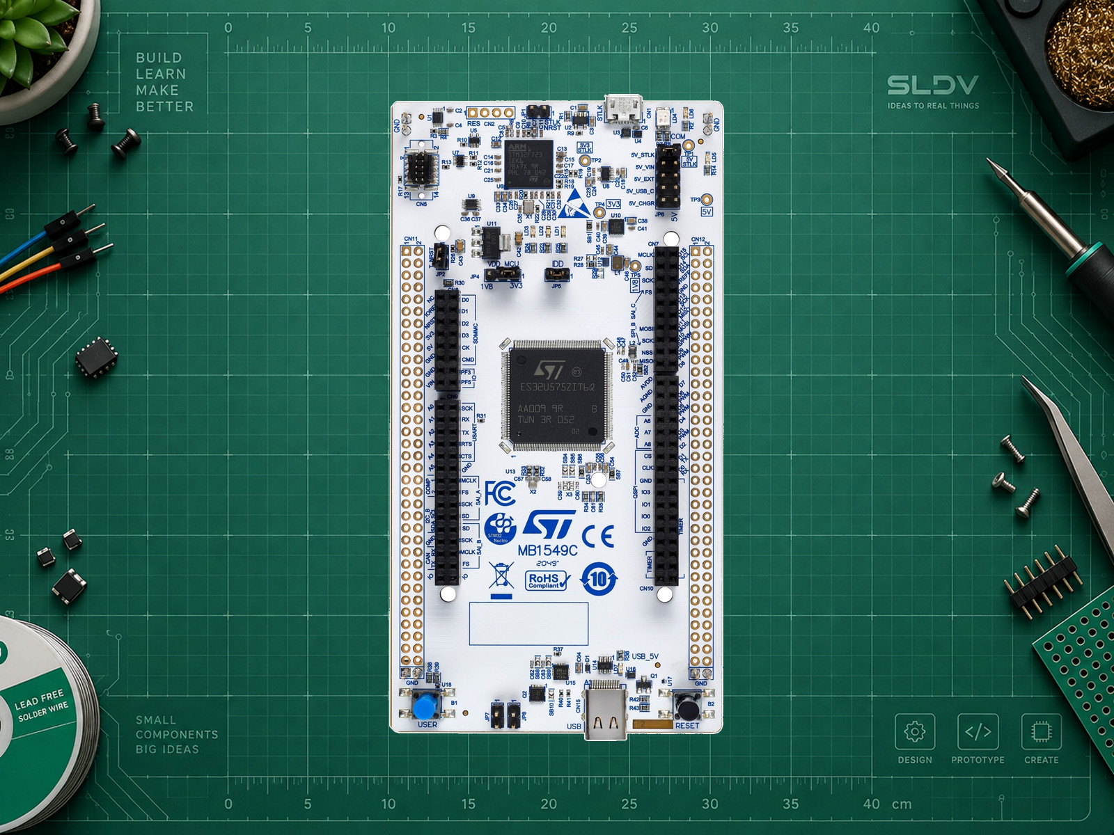 Официальная фотография MB1549C с U575; на MCU маркировка инженерного образца ES32U575ZIT6Q.