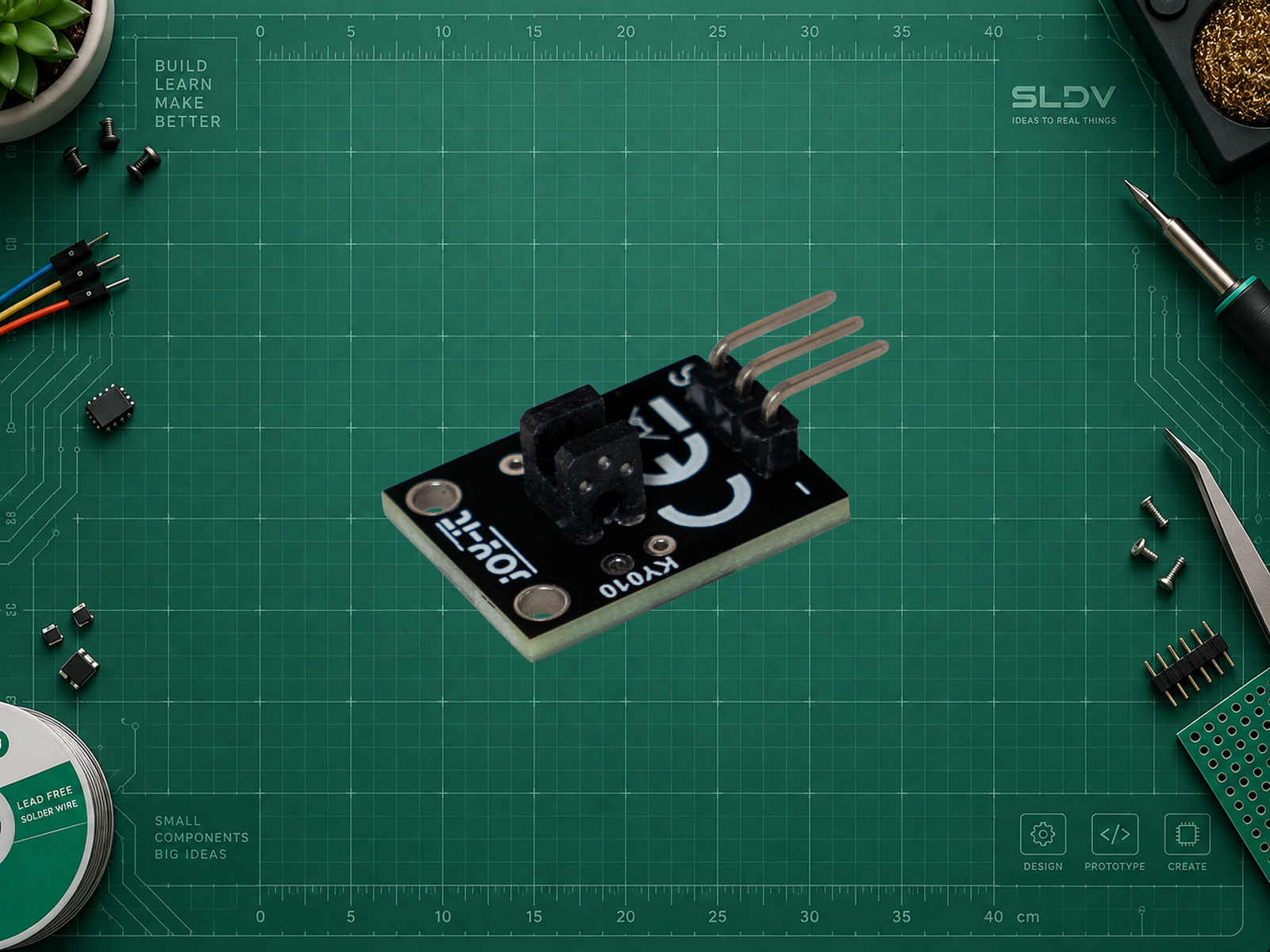 KY-010 · щелевая оптопара. Реальное фото документированного исполнения на фоне SLDV LAB; исходные детали и маркировка сохранены.